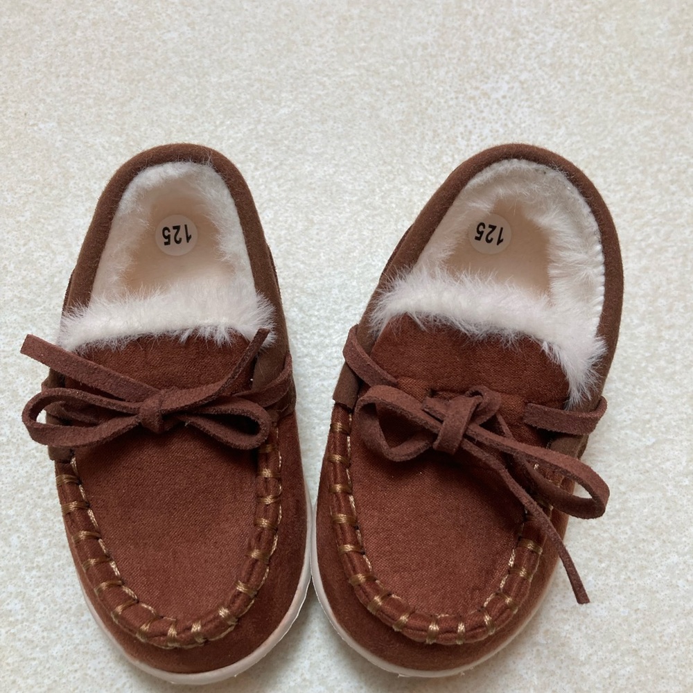 Source Unknown Brown Kids Moccasin Slippers with White Faux Fur
